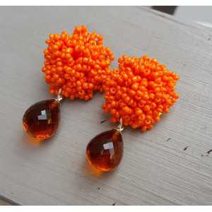 Oorbellen oorknoppen van oranje kraaltjes en Citrien quartz 