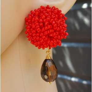Earrings with oorknoppen of red beads and Smokey Topaz briolet