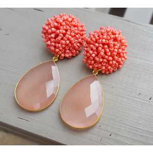 Vergoldete Ohrringe mit rosa Perlen und rosa Chalcedon-briolet