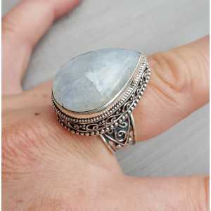 Zilveren ring met Maansteen in bewerkte setting 17.5 mm