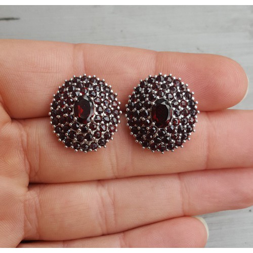 Zilveren oorbellen met ronde en ovale facet Granaten