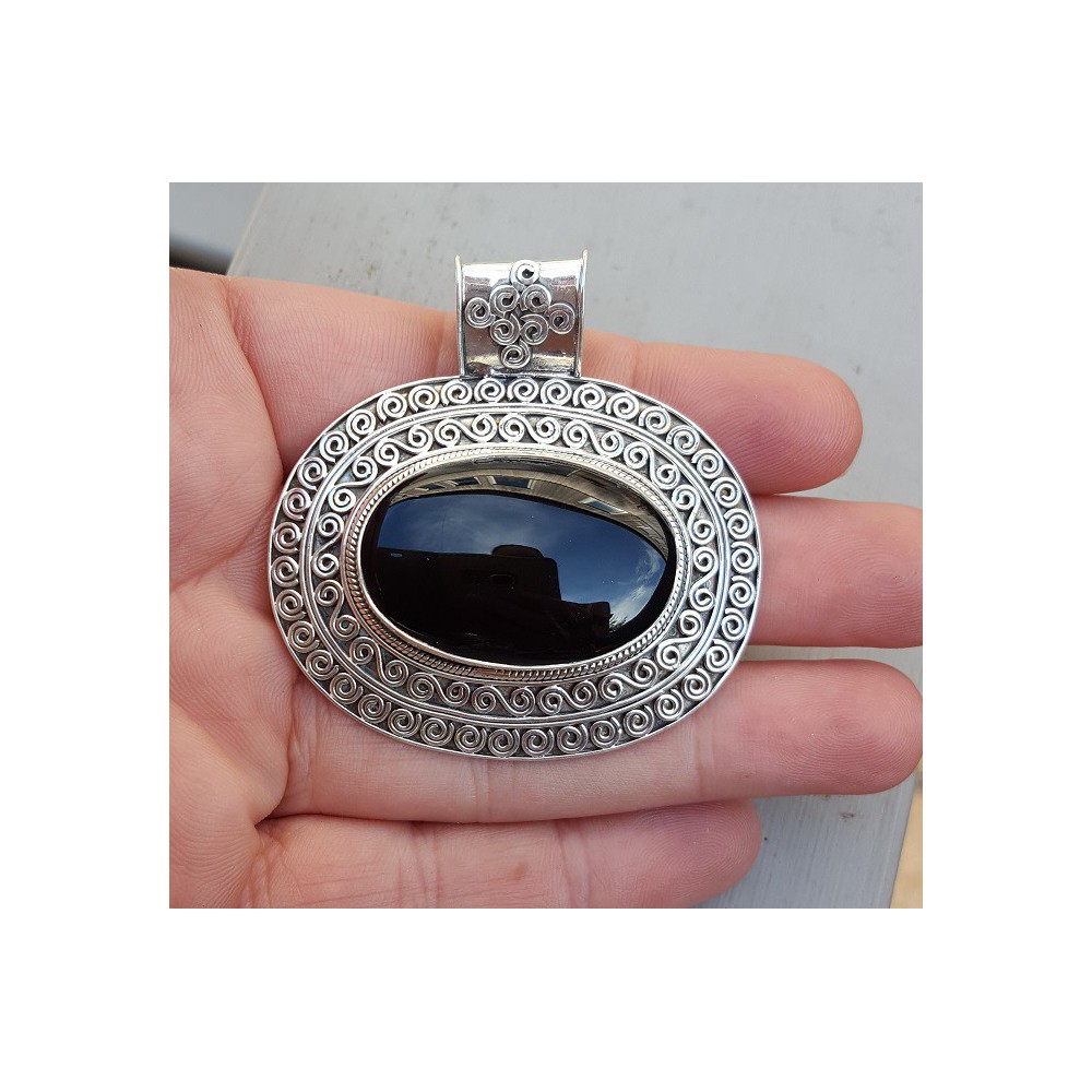 Silver pendant with traverse oval Onyx in any setting