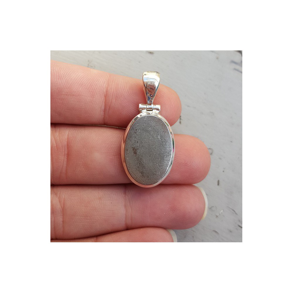 Silver pendant set with oval Gibeon Meteorite