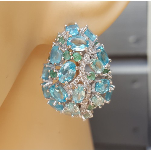 Zilveren oorbellen gezet met Apatiet en Emerald