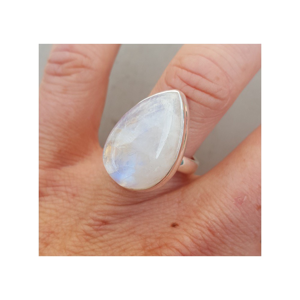 Silver ring with oval cabochon Moonstone 17.5 mm