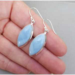 Zilveren oorbellen gezet met marquise blauw Opaal