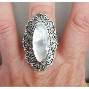 Zilveren ring met marquise Parelmoer en bewerkte kop verstelbaar