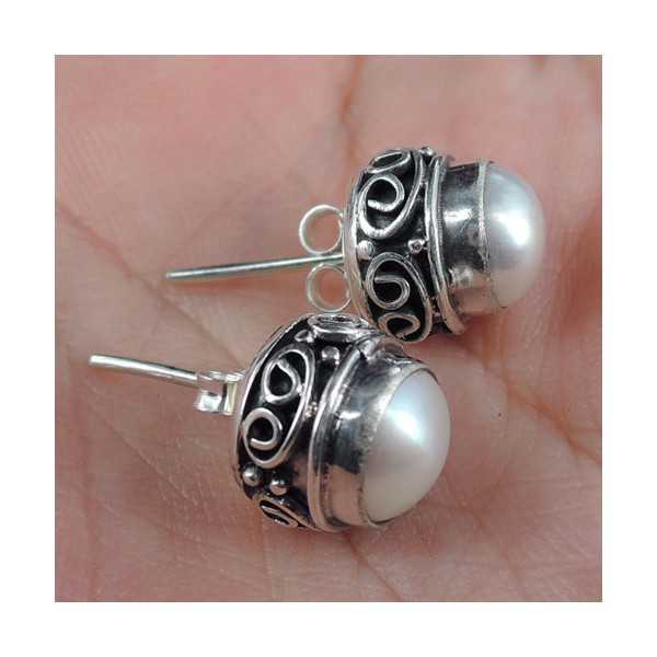 Silber oorknoppen mit einem Perle Ohrring in geschnitzten Einstellung