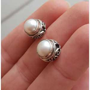 Silber oorknoppen mit einem Perle Ohrring in geschnitzten Einstellung