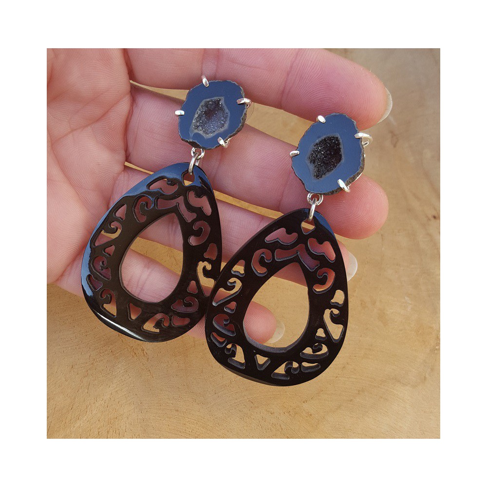 Zilveren oorbellen met Agaat geode en zwarte Buffelhoorn