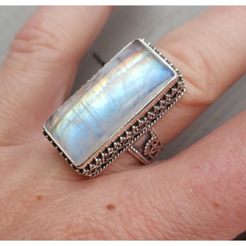 Zilveren ring met rechthoekige Maansteen bewerkte setting 17