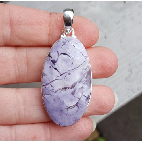 Zilveren hanger gezet met ovale Bertrandiet