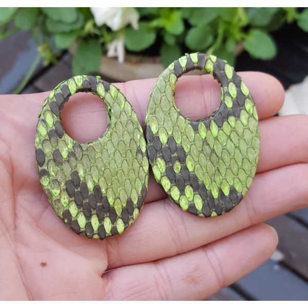 Creole earrings set with oval pendant of green Snakeskin