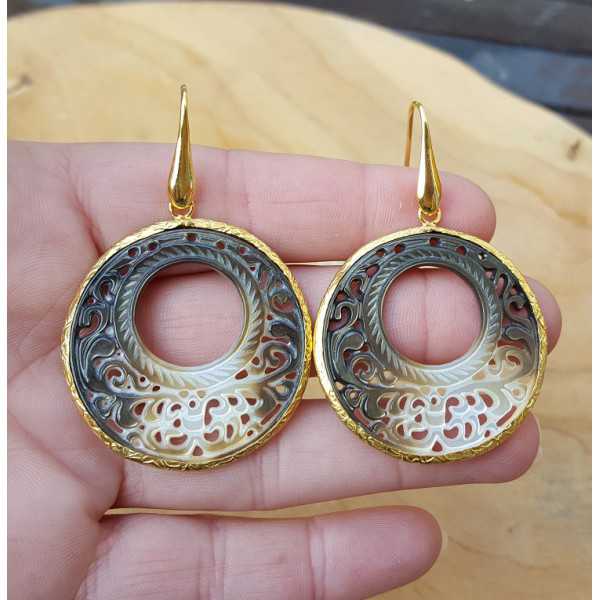Gold plated earrings with round cut out shell