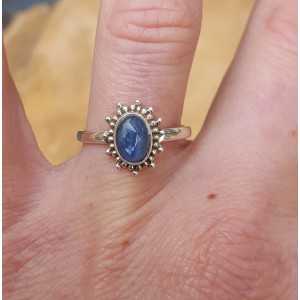 Zilveren ring gezet met ovale Kyaniet 17.5 mm