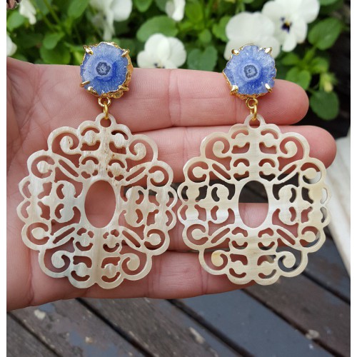 Goud vergulde oorbellen met Solar quartz en Buffelhoorn