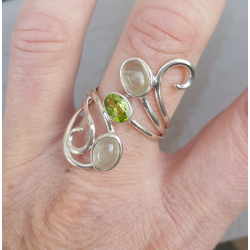 Zilveren ring gezet met Peridot en Prehniet