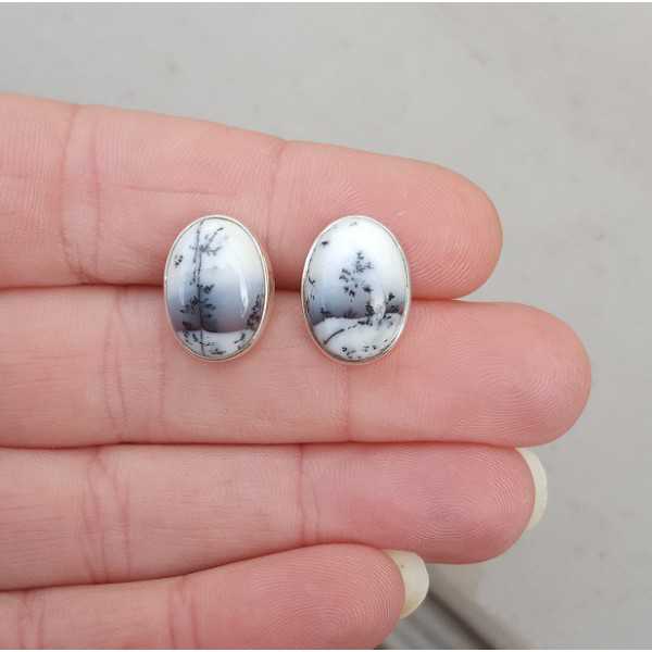 Zilveren oorknoppen gezet met ovale Dendriet Opaal