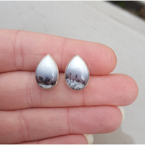Zilveren oorknoppen met druppelvormige Dendriet Opaal