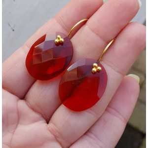 Vergulde zilveren oorbellen gezet met ovale Granaat rode quartz