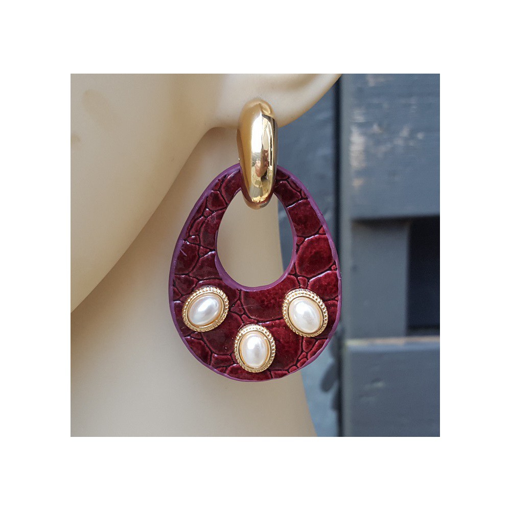 Goud vergulde creolen met bordeaux rode oorhangers van Ecoleather en ornamenten