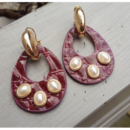 Goud vergulde creolen met bordeaux rode oorhangers van Ecoleather en ornamenten