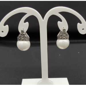 Silver earrings with Markasiet and shell pearl