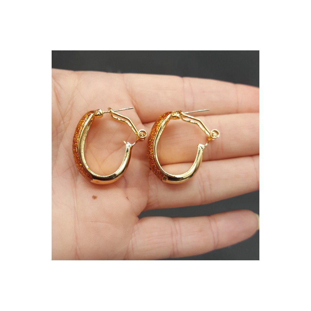 Gouden brede oranje glitter creolen