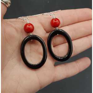 Earrings with oval ring of Onyx and Coral
