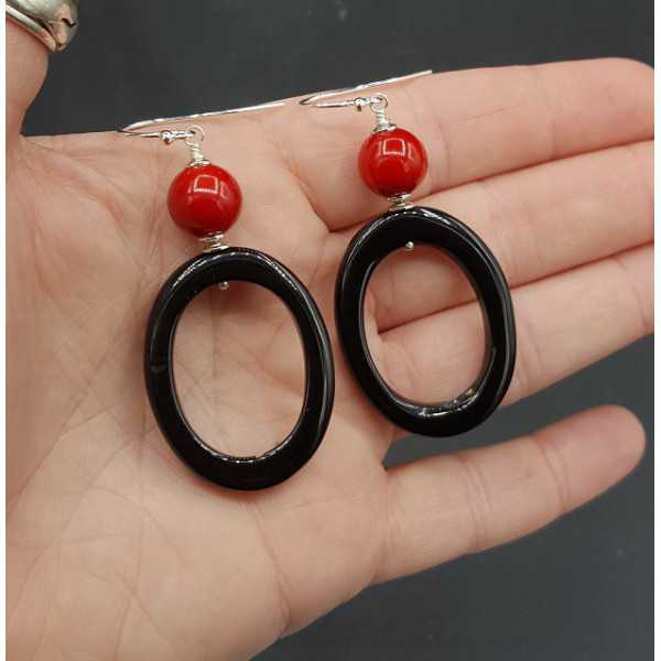 Ohrringe mit ovaler ring aus Onyx und Koralle