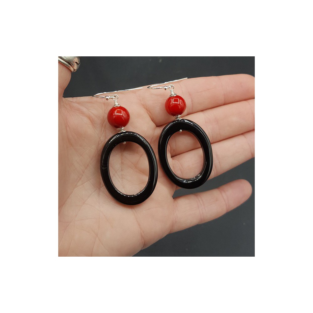 Ohrringe mit ovaler ring aus Onyx und Koralle