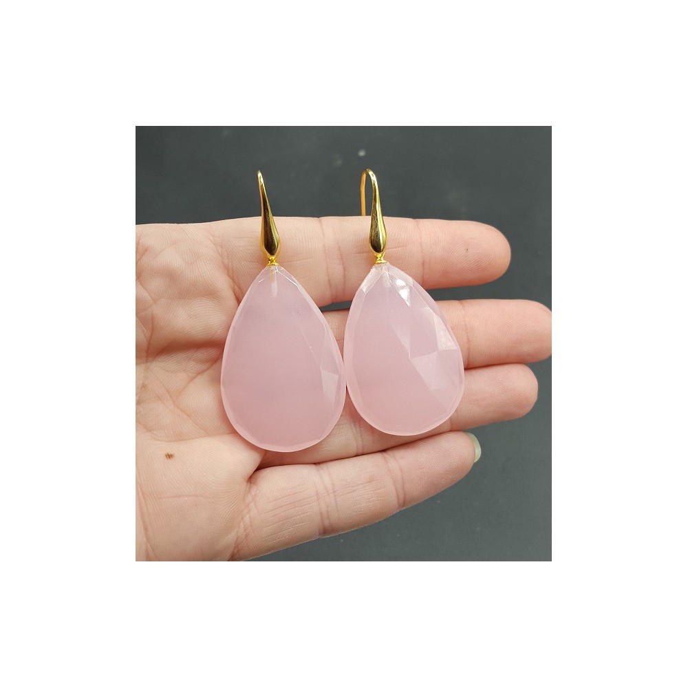 Gold plated oorbelle with large pink Chalcedony briolet