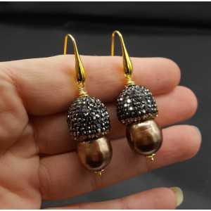 Vergoldete Ohrringe mit Perle und Kristallen