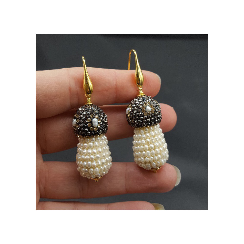 Gold plated earrings with freshwater Pearls and crystals