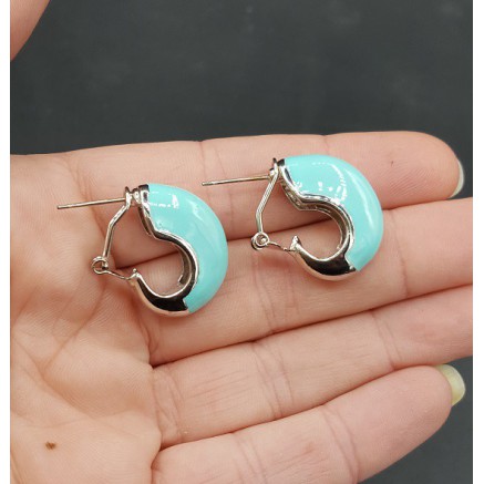 Brede zilverkleurige creolen turkoois blauw