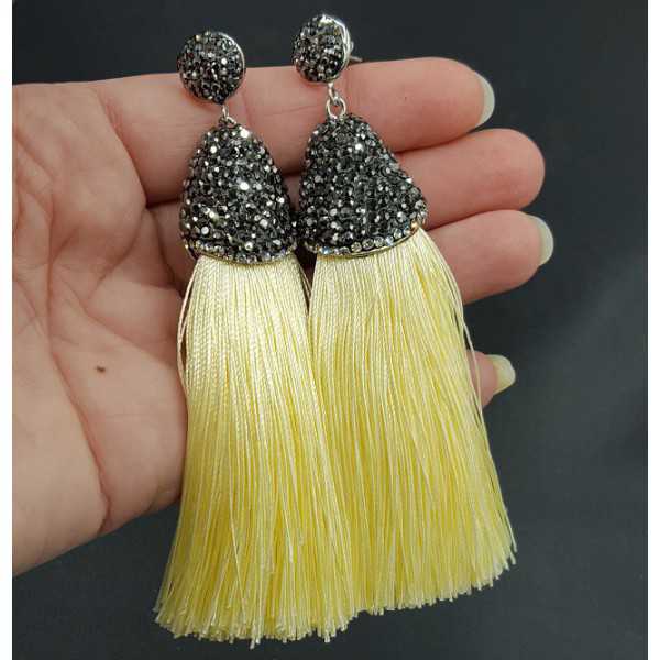 Tassel earrings of satijndraad and crystals yellow