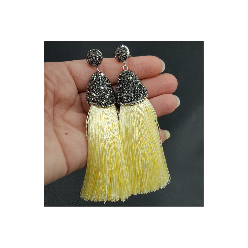 Tassel earrings of satijndraad and crystals yellow