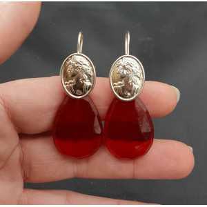 Zilveren oorbellen met Granaat rode quartz en cameo