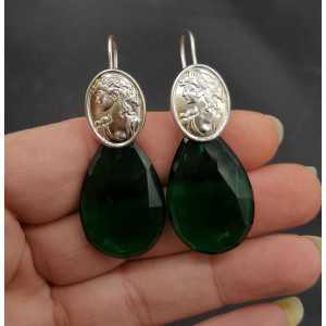 Zilveren oorbellen met Emerald groene quartz en cameo