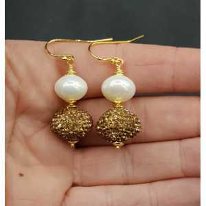 Gold plated earrings with shell Pearl and golden crystal
