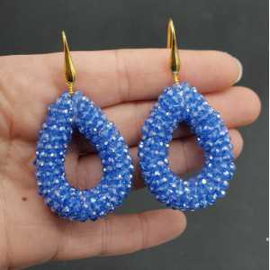 Vergoldete Ohrringe mit offenem Tropfen hellblau funkelnden Kristallen