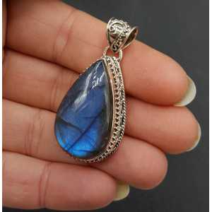 Silver pendant teardrop shaped Labradorite set in a carved setting