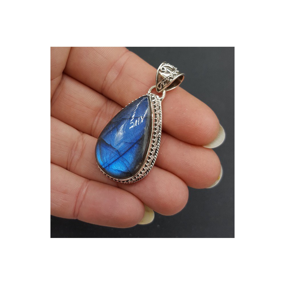 Silver pendant teardrop shaped Labradorite set in a carved setting