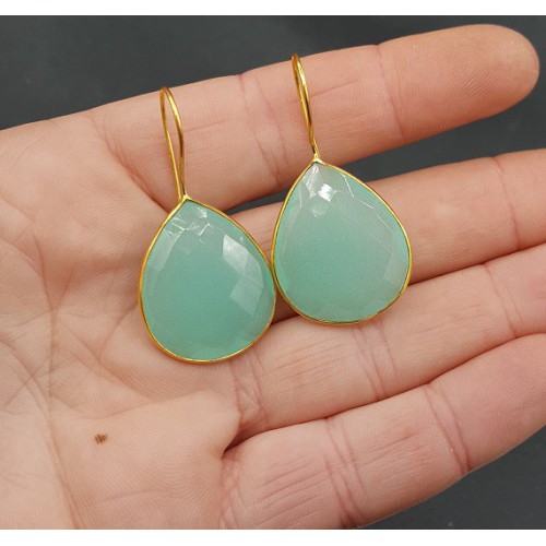 Goud vergulde oorbellen met druppelvormige aqua Chalcedoon