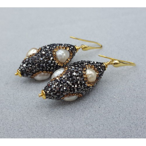 Goud vergulde oorbellen met marquise hanger met kristallen en zoetwater Parel