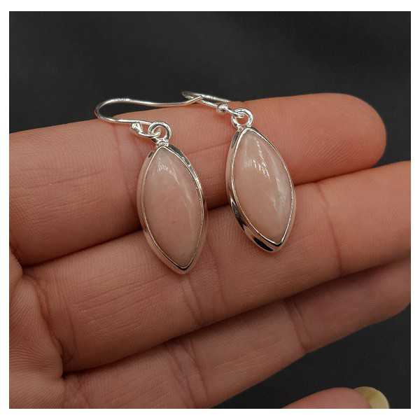 Zilveren oorbellen gezet met marquise roze Opaal