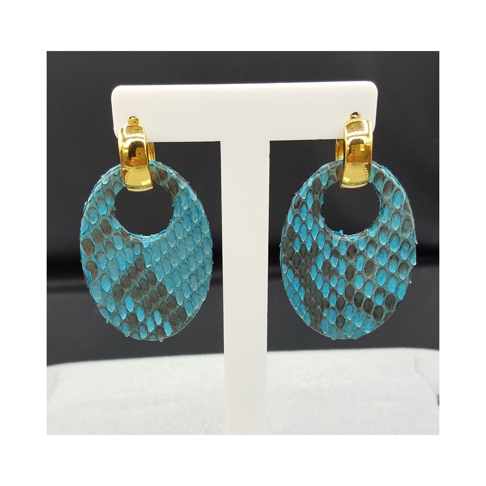 Creolen met ovale licht blauwe Slangenleer hanger