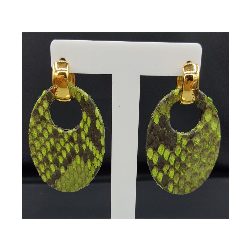 Creolen met ovale lich groene Slangenleer hanger
