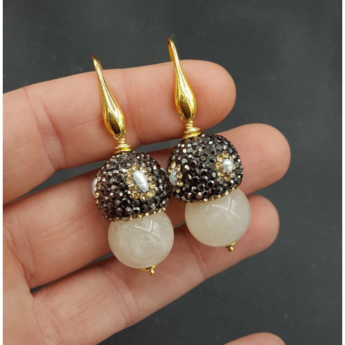Goud vergulde oorbellen met Maansteen Pareltjes en kristallen 