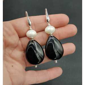 Ohrringe mit Muschel-Perle und schwarzen Onyx